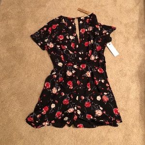 New with tags floral romper!